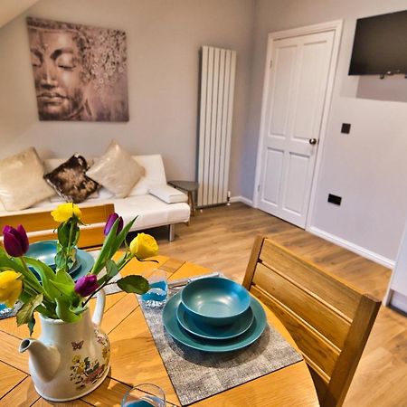 Modern & Cosy Apartment In The Heart Of The Historic Old Town Of Aberdeen, Free Wifi, Free Parking Exterior foto