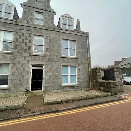 Modern & Cosy Apartment In The Heart Of The Historic Old Town Of Aberdeen, Free Wifi, Free Parking Exterior foto