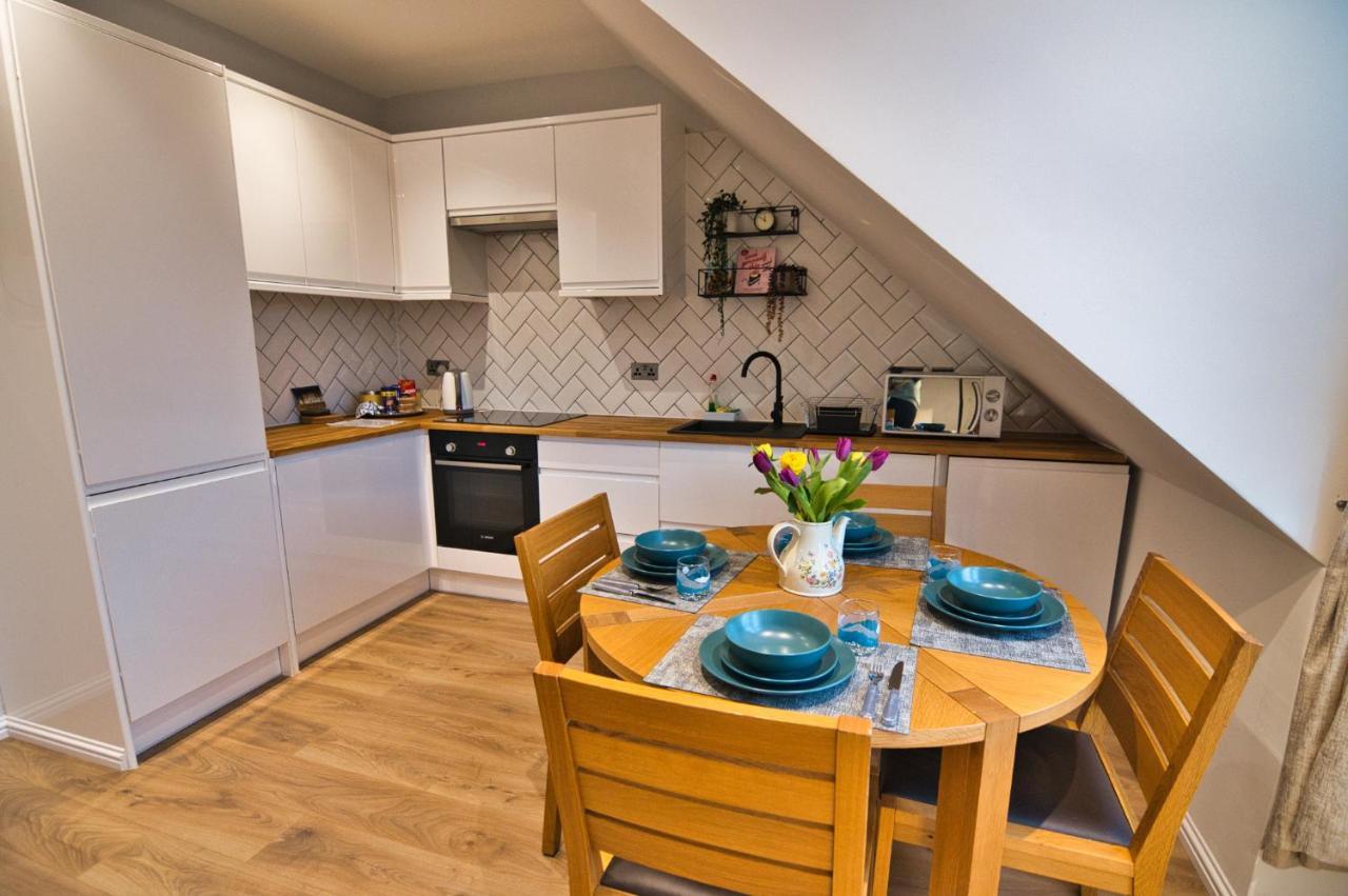 Modern & Cosy Apartment In The Heart Of The Historic Old Town Of Aberdeen, Free Wifi, Free Parking Exterior foto